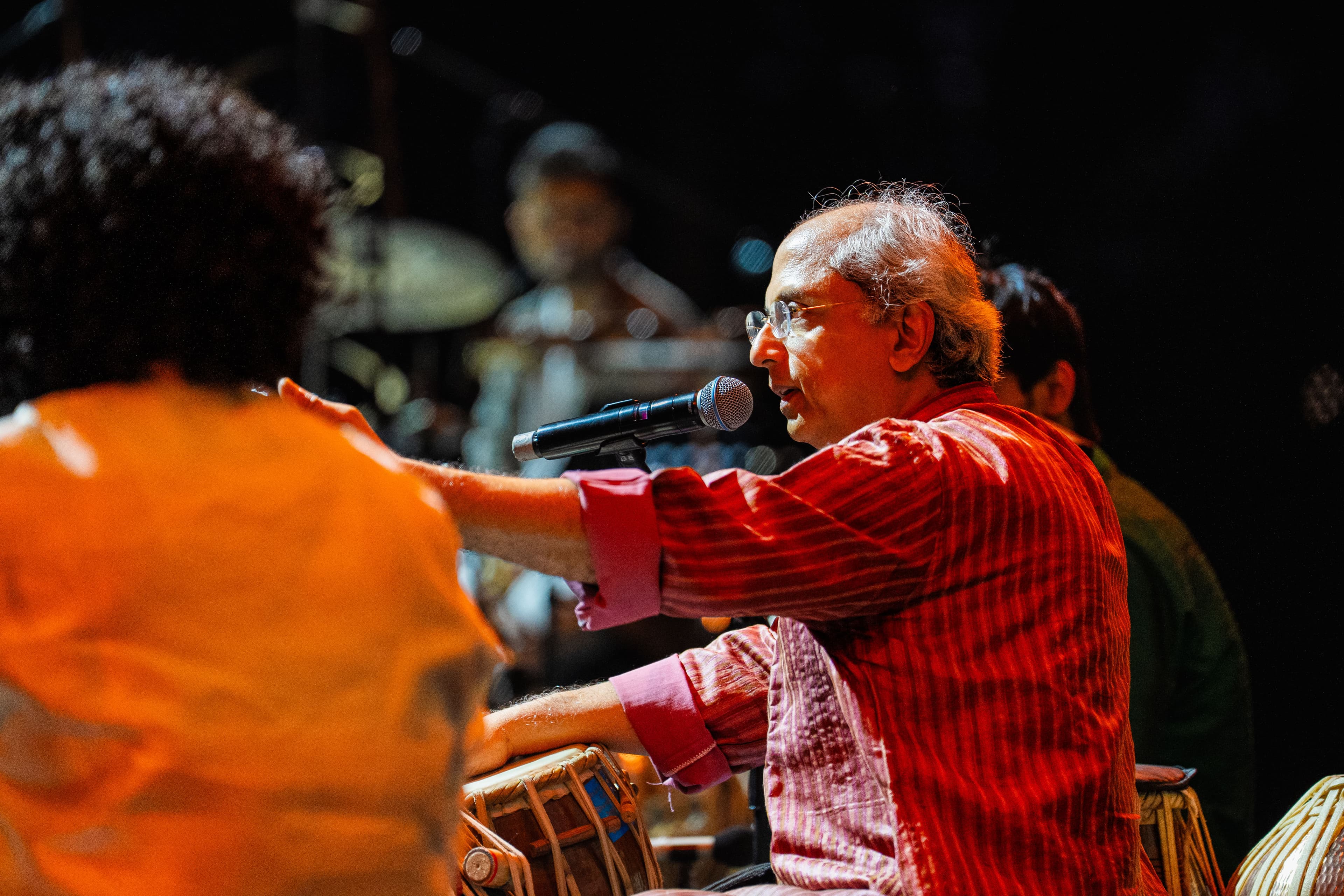 Yogesh Samsi doing padhant in concert