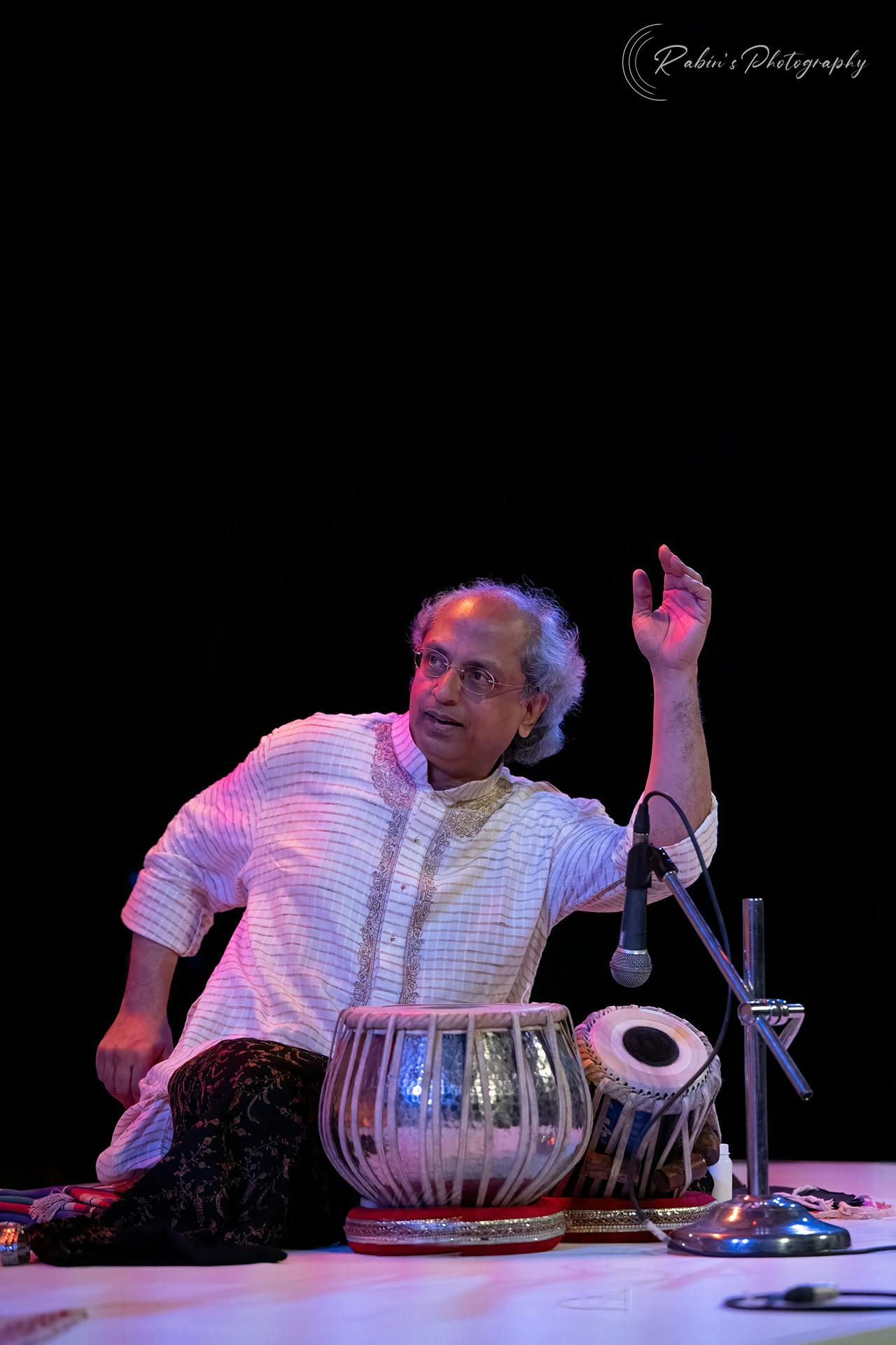 Yogesh Samsi finishing a solo performance in Kolkata